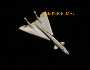 XB-70 VALKYRIE GOLD LAPEL HAT LAPEL PIN UP Prototype BOMBER NASA USAF USA GIFT - Picture 1 of 24
