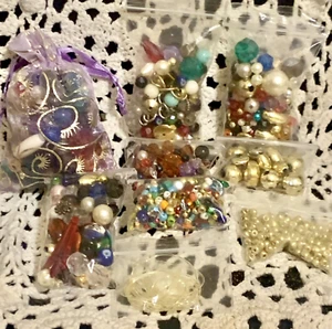 JEWELRY MAKING KIT  750+ Fashion Jewelry Beads & 4 FT of ELASTIC JEWELRY Cord - Picture 1 of 10