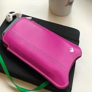 IPHONE 13 Pro Étui Rouge Cuir Écran Nettoie Désinfectantes Tue 99.9% Virus - Photo 1 sur 4