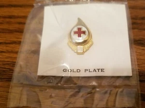 RED CROSS BLOOD DONOR 4 GALLON PIN , New sealed on card - Picture 1 of 3