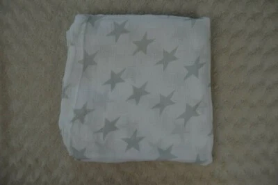 Manta Aden + Anais Gris Estampado de Estrellas Bebé Blanco Rayón Bambú Foto 1 de 4