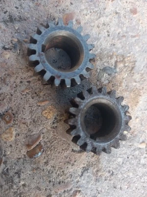 VINTAGE SUNBEAM TIMING PINIONS x 2. FITS 1928 90 & ALL 1929 ONWARDS EXCEPT 1 & 2 - Image 1 of 3