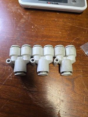 3pcs - SMC KQ2U10-00A  10mm Push-In to Push-In Pneumatic Y Tubing Fitting (4A1) - Image 1 of 4