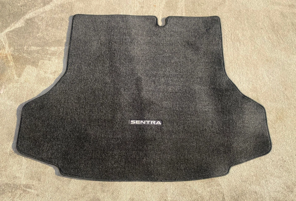 Juego de alfombrillas para maletero Nissan Sentra 2013-2018 originales OEM negras Foto 1 de 1