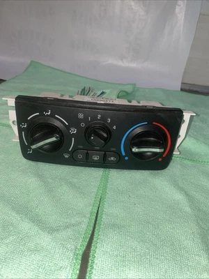 2005-2010 Chevrolet Cobalt Pontiac G5 Aquecedor A/C Controle Climático 15890411 Fabricante de Equipamento Original - Imagem 1 de 4