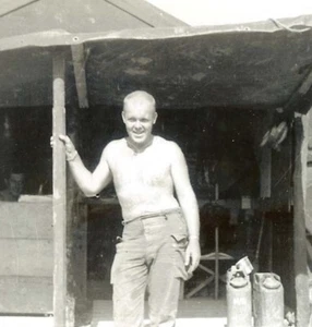 Foto Real De Colección Noumea Nueva Caledonia Hombre Militar Sin Camisa Sonrisa Días Calientes - Imagen 1 de 2