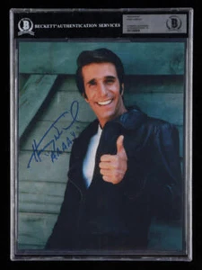Henry Winkler Signed (Beckett) "Happy Days" 8x10 Photo Inscribed "AAAAY" (Becket - Bild 1 von 2