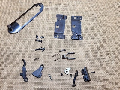 Lote de piezas de armero Savage Stevens modelo 18D escopeta sear gatillo placa de piso Foto 1 de 4