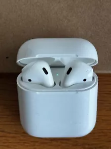 Apple AirPods 1st Generation In-Ear Headsets with Charging Case - White - Picture 1 of 11
