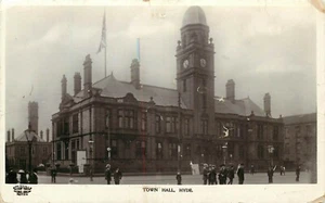 Cartolina d'epoca RPPC Municipio Hyde Made in England - Foto 1 di 2