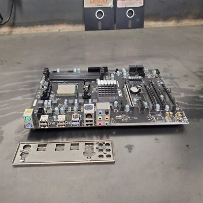 Placa madre MSI AMD 970A-G43 Socket AM3+ DDR3 ATX + placa de E/S y CPU AMD 3,50 GHz Foto 1 de 4