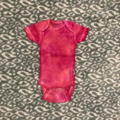Jockey 手工扎染粉色洋红色婴儿紧身衣 [0-3 个月] — 第 1/3 张图片
