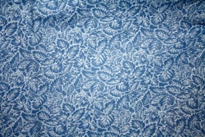 BLUE AND WHITE FROSTED LEAVES - 100% COTTON FABRIC - Picture 1 of 3