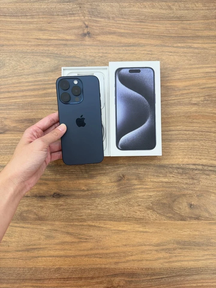 Apple iPhone 15 Pro 128 Go Titane Bleu Très bon état  -  Garantie 12 Mois - 88% - Photo 1/3