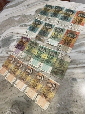 BULK Lot Of Australian Commonwealth Paper Bank Notes $20, $10, $5 $2 and $1 - image 1 of 4