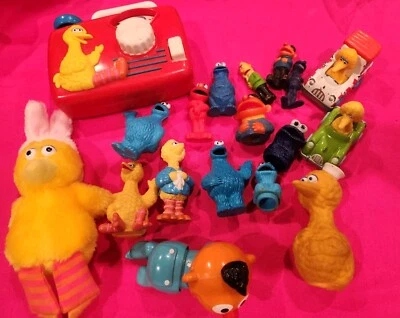 LOTE de 18 figuras de coche de metal fundido a presión de Plaza Sésamo de colección caja de música juguete  Foto 1 de 4