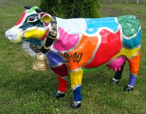 TIERISCHE KUNST KUH mit GLOCKE groß KUNSTBEMALUNG MOSAIK DEKO Garten Tier Figur - Bild 1 von 2