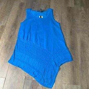 Grace Elements Top Womens Medium Blue Eyelet Stretch Sleeveless Asymmetric NWT - Picture 1 of 6