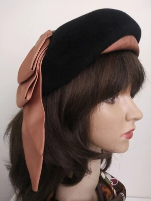 Vintage Estilo Por Julie Kay Chicago Terciopelo Negro/Lana (?) Sombrero Barrett & Satin Foto 1 de 4