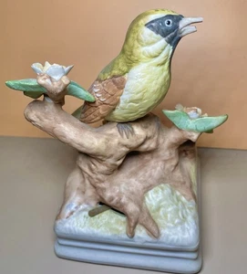 Vintage Gorham Porcelain Bird Figurine Music Box Made in Japan - Picture 1 of 5
