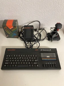 Sinclair ZX Spectrum Plus+2 con giochi e joystick - Foto 1 di 10