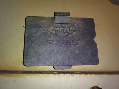 Cubierta y alicates para caja de fusibles Pontiac 6000 82-91 OEM RARO envío gratuito Foto 1 de 2
