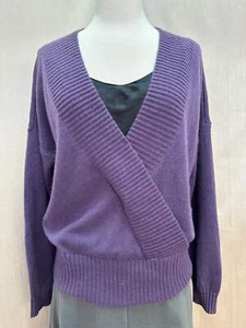 Neu mit Etikett - GRANNET HILL lila recyceltes Kaschmir schulterfrei V-Ausschnitt Pullover - M - Bild 1 von 10