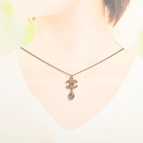 Collana Chanel pietra colorata placcata oro con sacchetto portaoggetti scatola accessori donna