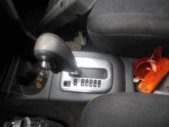 Conjunto de palanca de cambios automática Suzuki Aerio 2006 Foto 1 de 4