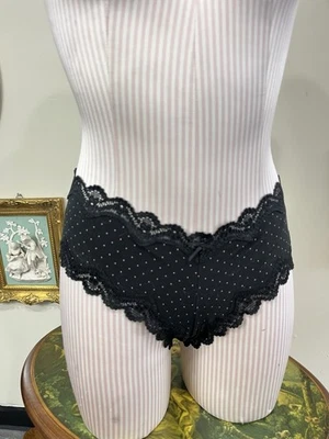 Bragas vintage Victoria’s Secret negras con ribete de encaje a lunares rosa descaradas grandes Foto 1 de 2