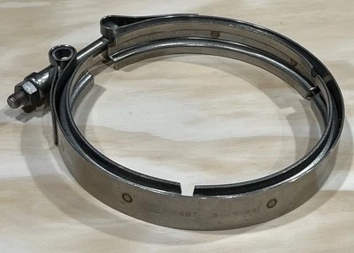 Tubo de escape genuino Ford F6HT-5B204-AA Ford abrazadera en V resistente OEM NOS Foto 1 de 2