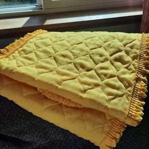 89" Handgefertigte Gesteppte Tischläufer in Gelb mit Rüschen 13" Breite - Bild 1 von 5