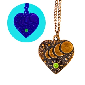 Vintage Green Uranium Glass Copper Plated Heart Moon Phase Pendant UV Necklace - Picture 1 of 10