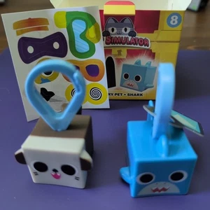 McDonald's Happy Meal Toy 2025 simuladores de mascotas: #8 llavero tiburón y nutria misteriosa - Imagen 1 de 4