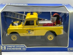 1:18 Land Rover Series II -- West Sussex Fire Brigade -- Universal Hobbies - Picture 1 of 3