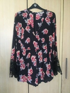 Hearts and bows floral playsuit size 10 - Picture 1 of 7