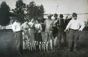 Foto de colección Lake Noquebay Crivitz Wisconsin pesca es buena cuerda lucio 1912 - Imagen 1 de 4