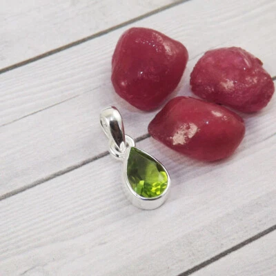 Beauty Peridot Topaz Gemstone 925 Sterling Silver Handmade Pendant S-39 - Image 1 of 4