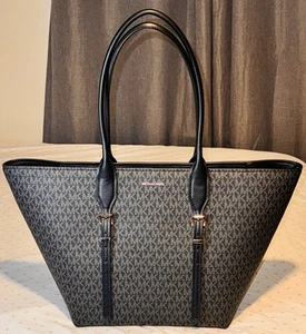 Damenhandtaschen Michael Kors Moore Beuteltasche mit großer Schnalle neu mit Etikett Einzelhandel 328 $ - Bild 1 von 5