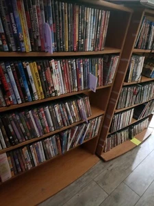 Scegli e Scegli DVD $3 ciascuno 25% di sconto 3 o più $5 spedizione 1° DVD $1 spedizione 2° - Foto 1 di 1