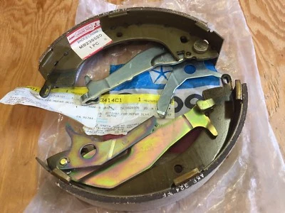 84-89 DODGE RAM 50 CAMIÓN NOS MOPAR (MITSUBISHI) ZAPATAS FRENO TRASERO MB238520 238521 Foto 1 de 2