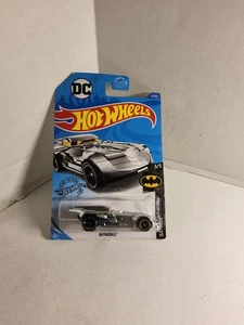 Hot Wheels Batman DC Comics 3/5 2020 - BATMOBILE - Cromo - 9/250 - GHB93 - Foto 1 di 12