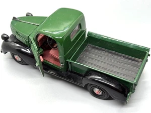 1941 Plymouth Pick Up Truck in 1/24 Scale Diecast by MOTORMAX No.73278 - Picture 1 of 9