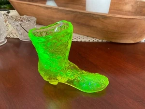 Boyd Yellow Vaseline Glass Boot Glows Green Marked B inside Diamond Daisy Button - Picture 1 of 5