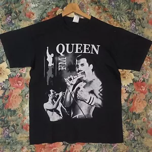 RARISSIMA QUEEN FREDDY MERCURY M COMMEMORATIVE BLACK T-SHIRT 1968 1991 BIG PRINT - Foto 1 di 9