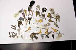 Lot of House, Car, Misc. Cut KEYS, Brass, Silver coated - Picture 1 of 3