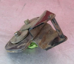 1998-2002 Lincoln Town Car OEM trunk latch striker plate 98 99 00 01 02 - Picture 1 of 3