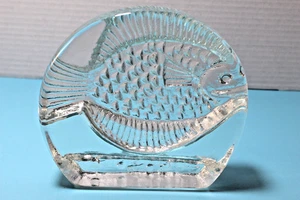 Art Glass Fish Paperweight – Clear Pressed Glass, MCM Scandinavian Style (78) - Picture 1 of 4