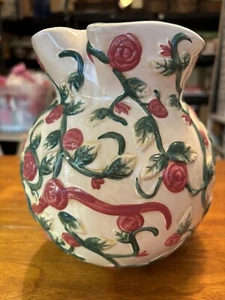 Vaso arruffato 7", Baum Bros., stile-occhi, ceramica rosa verde con rose rosa - Foto 1 di 8