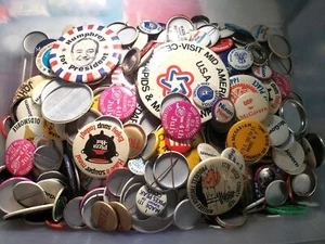 Vintage Button Pin gemischt politischer Humor Sport 3 Pfund Handwerk Posten BESCHREIBUNG LESEN - Bild 1 von 4